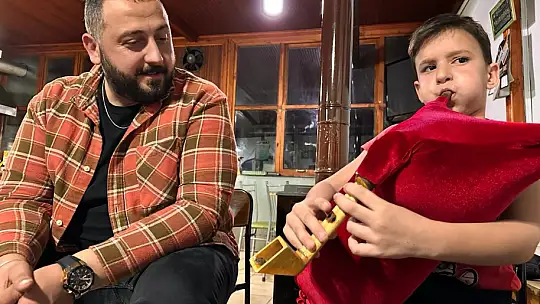 8 yaşındaki tulumcu kendine hayran bıraktı