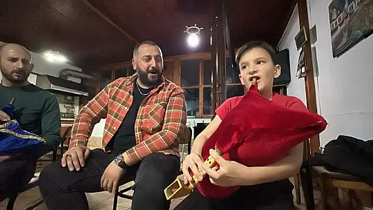 8 yaşındaki tulumcu kendine hayran bıraktı