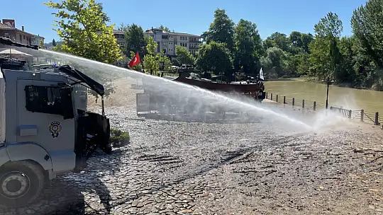 TOMA´lar temizlik çalışmalarına destek veriyor 