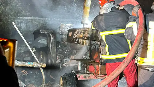 Yıldırım düştü yangın çıktı