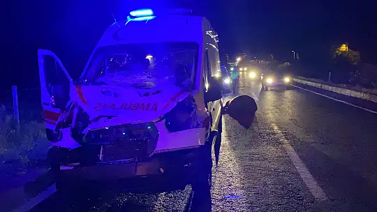 Bartın'da ambulans kaza yaptı