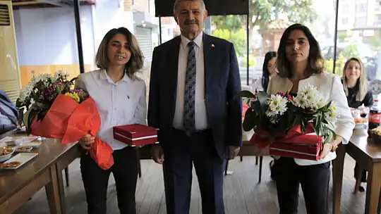 Kadınlar Günü yemeği ve plaket töreni düzenlendi