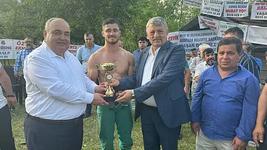 Sarıfasıl güreşleri nefes kesti