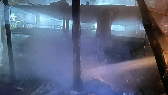 Yıldırım düştü yangın çıktı