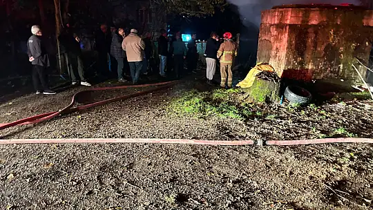 Yıldırım düştü yangın çıktı