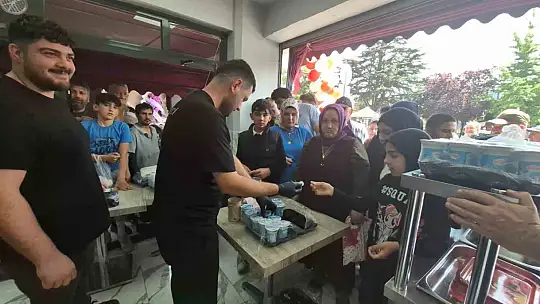 Açılışta izdiham