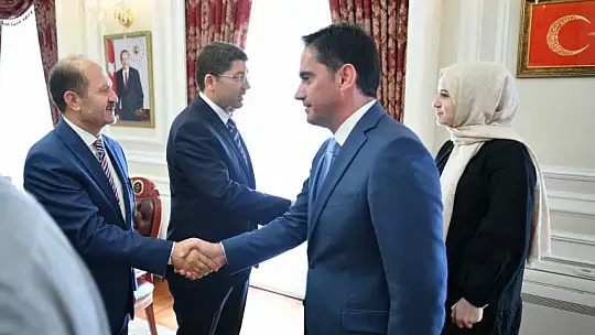 Adalet Bakanı Tunç, Bakanlık personeliyle bayramlaştı