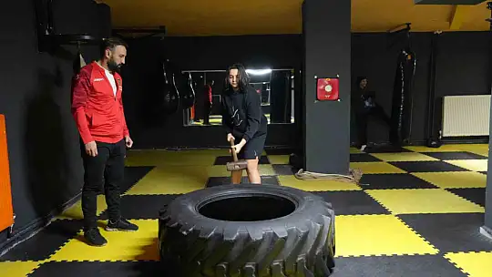 Ağabeyine özenerek spora başladı, 5 kez Türkiye şampiyonu oldu