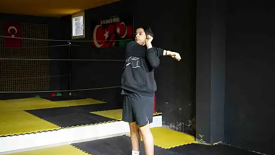 Ağabeyine özenerek spora başladı, 5 kez Türkiye şampiyonu oldu