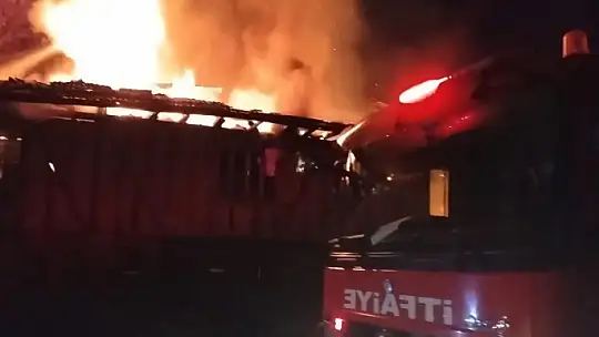 Ahşap ev alev alev yandı