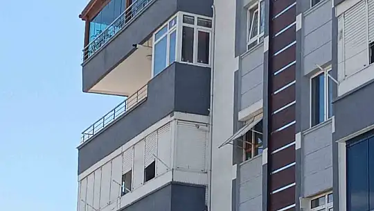 Ailesinin eski kocasıyla barışma ısrarlarına öfkelenen genç kadın 4. kattan atladı