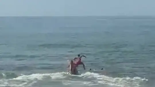Akçakoca'da 3 kişi boğulma tehlikesi geçirdi