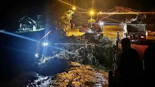 Akçakoca'da dere yatakları sel riskine karşı temizlendi