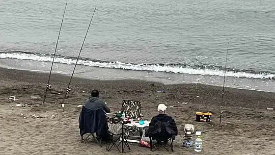 Akçakoca sahilleri olta avcılarıyla dolup taştı