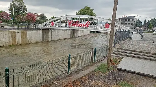 Akdere ekipler tarafından temizleniyor