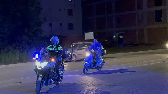 Akrobasi hareketleri pahalıya patladı: Kovalamaca ile yakalanan motosikletlilere 65 bin lira ceza