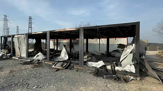 Alacağını alamayan imalatçı konteyneri ateşe verdi