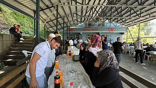 Asırlık düğün geleneği: Kadınlar davul zurna eşliğinde karşılanıyor
