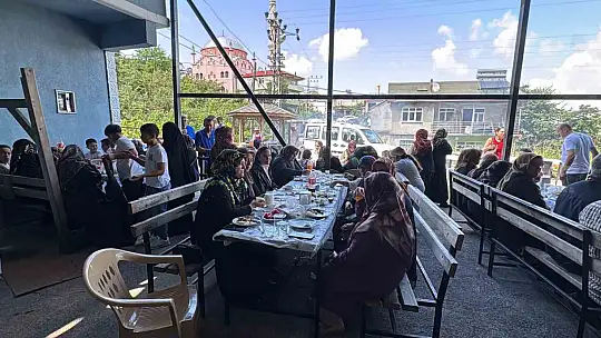 Asırlık düğün geleneği: Kadınlar davul zurna eşliğinde karşılanıyor