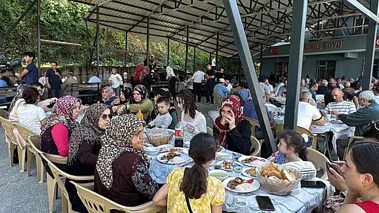 Asırlık düğün geleneği: Kadınlar davul zurna eşliğinde karşılanıyor