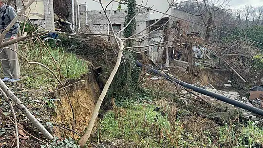 Alaplı'da heyelan nedeniyle bir ev çökme riski oluştu