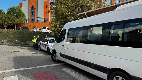 Alaplı'da jandarma ekiplerinden okul servislerine sıkı denetim