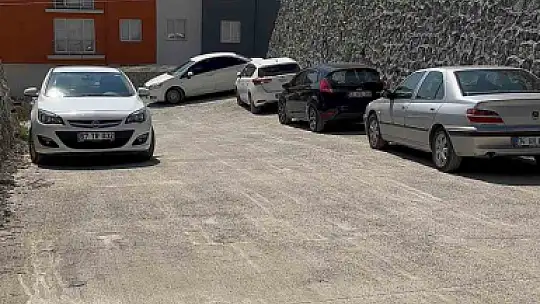 Alaplı'da öğrenciler okul yolunun tamamlanmasını bekliyor