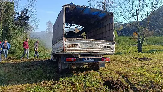 Alaplı'da seyir halindeki kamyonet yandı