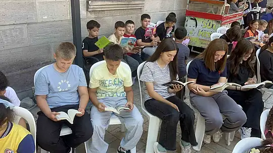 Alaplı ilçe halkının katılımıyla sessiz kitap okuma etkinliği düzenlendi