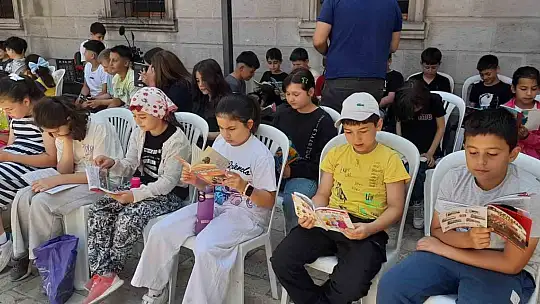 Alaplı ilçe halkının katılımıyla sessiz kitap okuma etkinliği düzenlendi