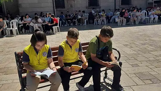 Alaplı ilçe halkının katılımıyla sessiz kitap okuma etkinliği düzenlendi