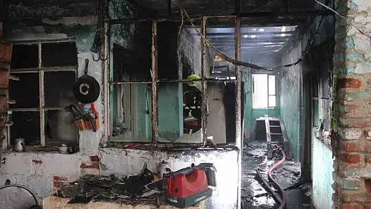 Alevler evi sardı, mahallede panik yaşandı