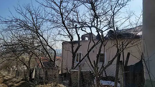 Alevlere çatıdan müdahale etmek isterken yaşamını yitirdi
