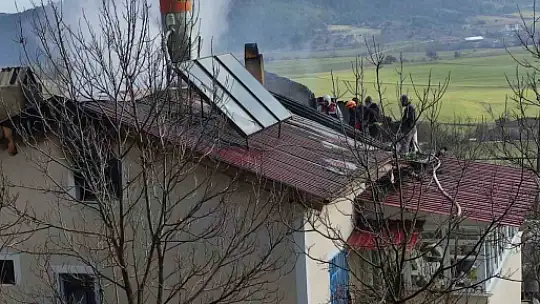Alevlere çatıdan müdahale etmek isterken yaşamını yitirdi