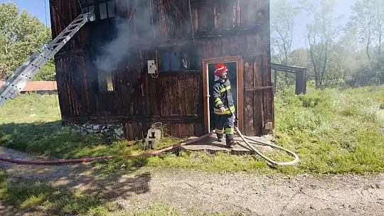 Alevlere teslim olan ahşap eve müdahale için ceviz ağacı kesildi