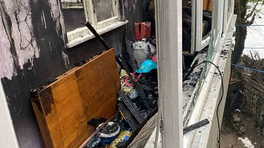 Alevlere teslim olan ev kullanılmaz hale geldi