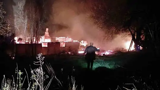 Alevlere teslim olan evde yanarak hayatını kaybetti