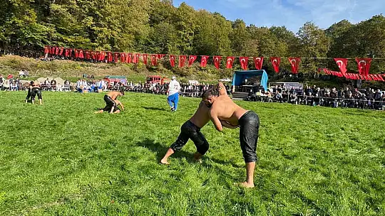 Alioğlu güreşlerinde pehlivanlar kıyasıya mücadele etti