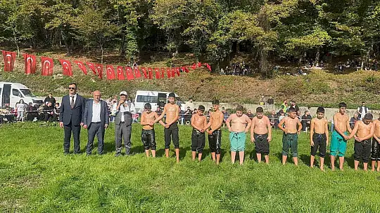 Alioğlu güreşlerinde pehlivanlar kıyasıya mücadele etti