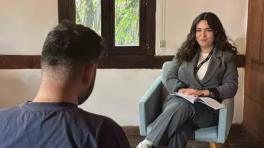 Alkol bağımlılığını yendi, şimdi diğer gençlere umut oluyor
