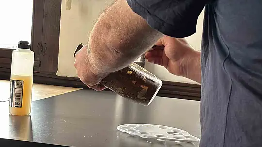 Alkol bağımlılığını yendi, şimdi diğer gençlere umut oluyor