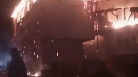 Amasra'da bir evde çıkan yangın köy konağına ve camiye sıçradı