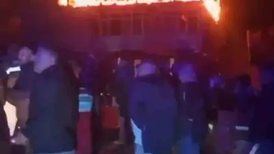 Amasra'da bir evde çıkan yangın köy konağına ve camiye sıçradı