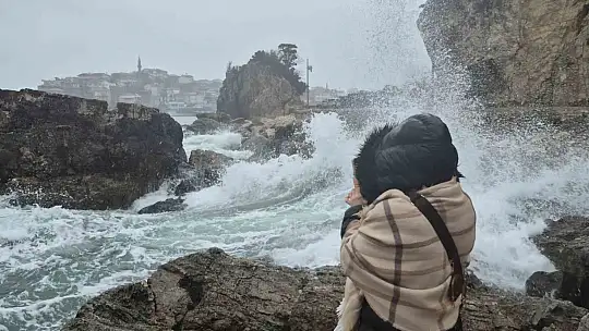 Amasra'da dalga boyu 3 metreye ulaştı