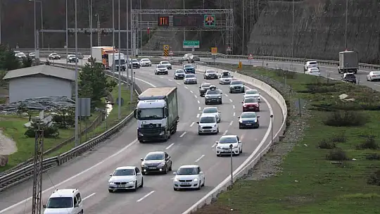 Anadolu Otoyolu Bolu Dağı geçişinde İstanbul yönü 5 saat trafiğe kapatılacak