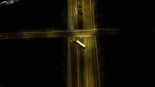 Anadolu Otoyolu Düzce kesiminde kimyasal yüklü tır devrildi: İstanbul yönü trafiğe kapandı