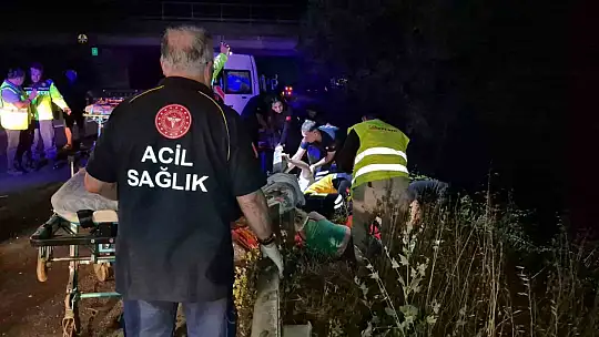 Anadolu Otoyolu'nda feci kaza... Tır, minibüse arkadan çarptı: 7 yaralı