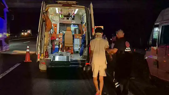 Anadolu Otoyolu'nda feci kaza... Tır, minibüse arkadan çarptı: 7 yaralı