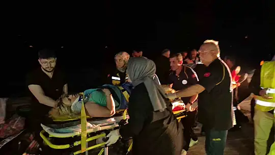 Anadolu Otoyolu'nda feci kaza... Tır, minibüse arkadan çarptı: 7 yaralı