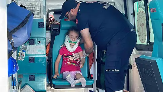 Anadolu Otoyolu'nda iki otomobil çarpıştı: 5'i çocuk 8 yaralı